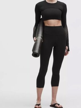 Lululemon High-rise Wonder Under 23" Crop in Black Full On Luon Fabric Size 8